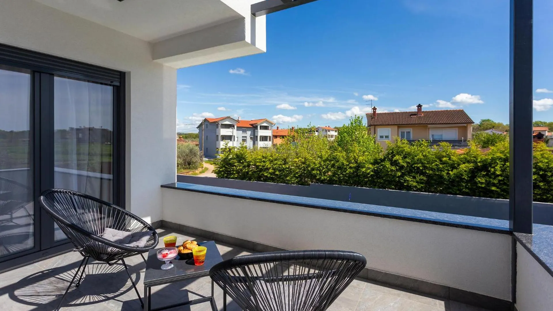 Lovely Home In Valbandon