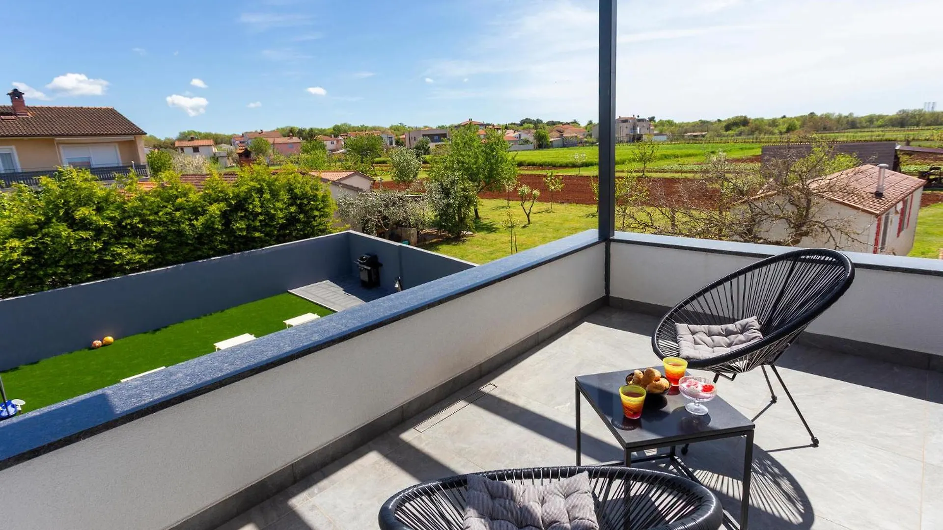 Lovely Home In Valbandon