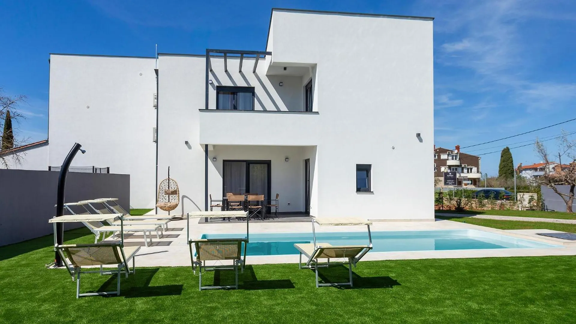 Lovely Home In Valbandon
